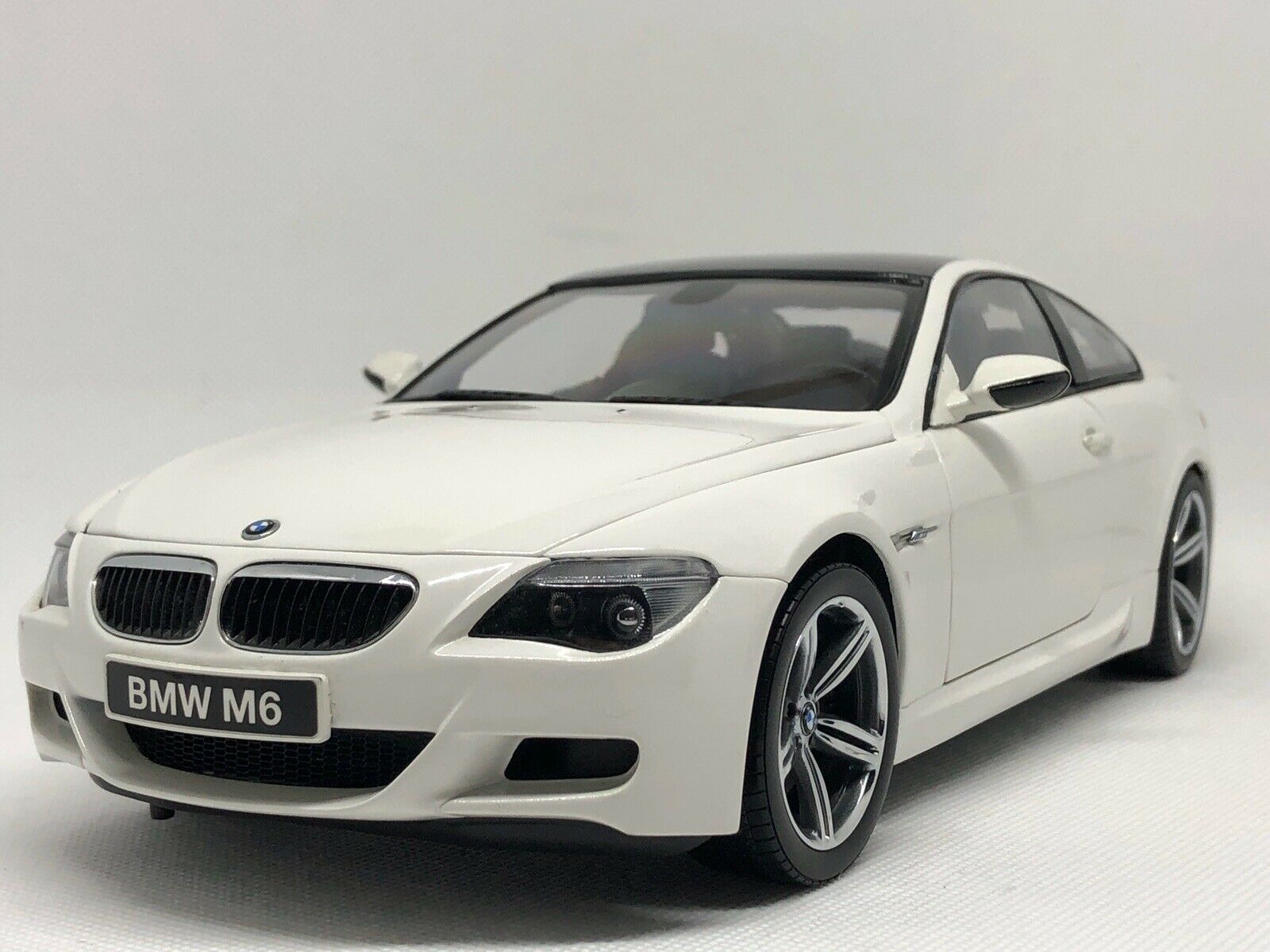 yosho BMW e63 m6 v10 blanc neuf dans sa boite